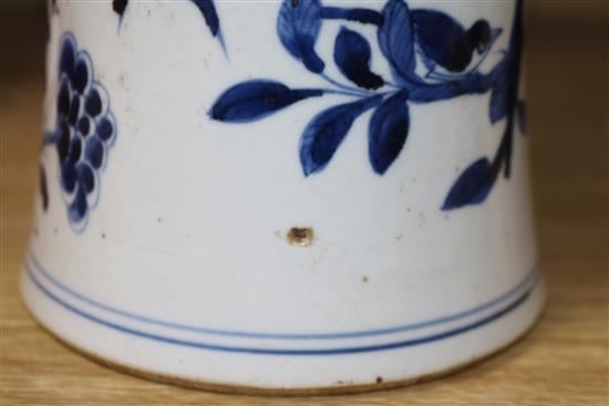A Chinese blue and white brush pot height 17.5cm